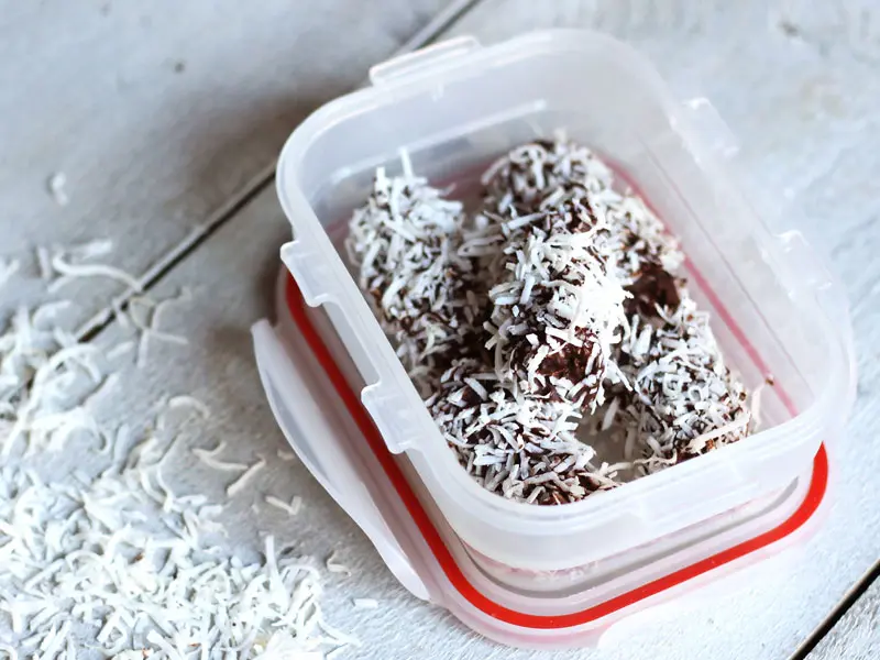 Truffes au chocolat noir et noix de coco