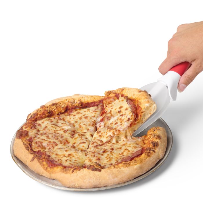 Roulette à pizza et spatule de service 2-en-1