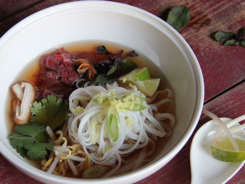 Tonkin soup, rare beef with fresh coriander leaves
